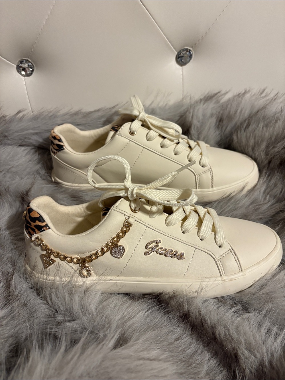 Guess Cream Low-Top Sneakers with Gold Chain and Leopard Heel